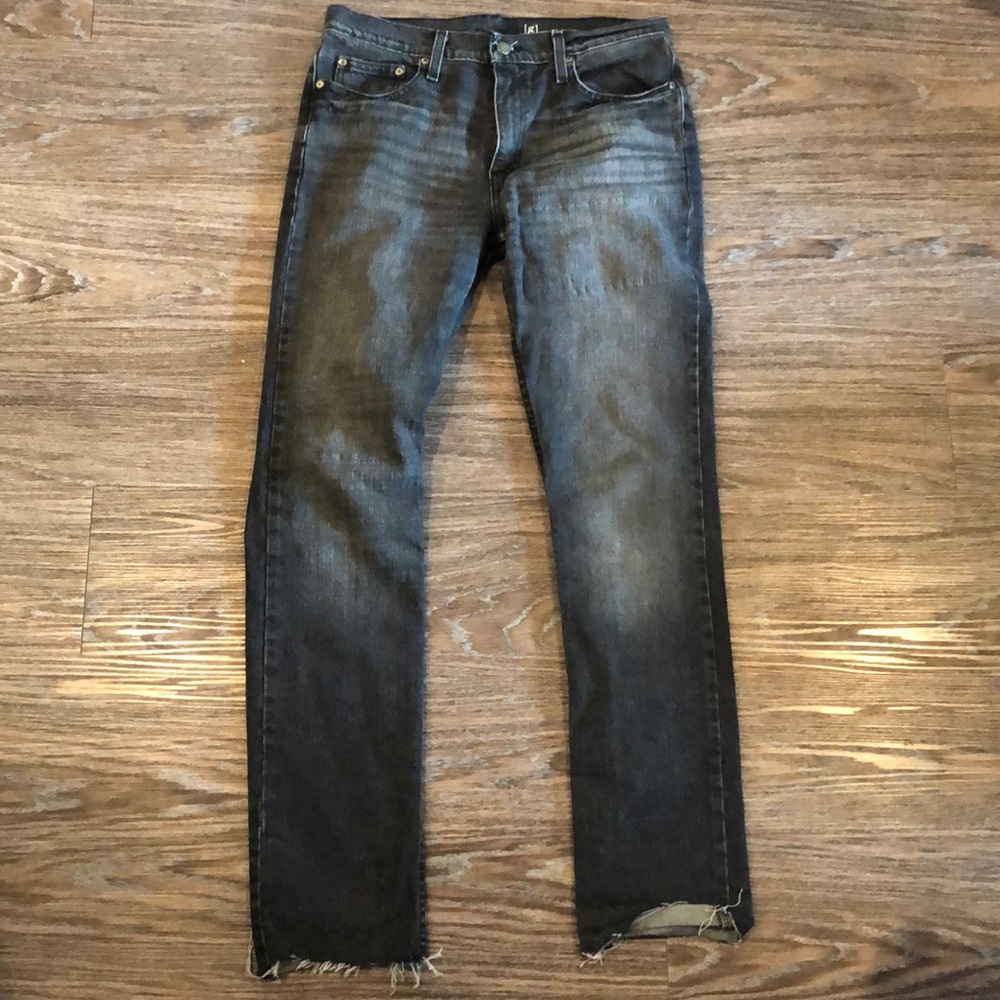 Men’s slim straight 32x34 jeans. Cotton/poly blend
